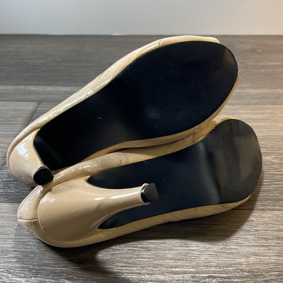 LV heels size 39 / 8 US - Picture 7 of 10